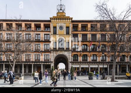 Toledo, Spanien, 19. Februar 2023: Plaza of Zocodover im historischen Zentrum der Stadt, Europa Stockfoto