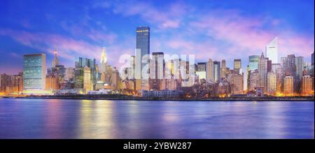 Panoramablick auf Midtown East New York bei Sonnenaufgang Stockfoto