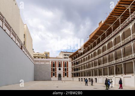 Madrid, Spanien, 1. Mai 2021: Die Beti Jai fronton in Madrid. Es handelt sich um eine Sportstätte im Neo-Mudéjar-Stil, die letzte erhaltene baskische Pelota aus dem 19. Jahrhundert Stockfoto