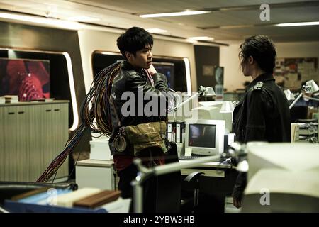 ZHANG RUOYUN und ZHONG ELANE in ESCAPE FROM THE 21ST CENTURY (2024) -Originaltitel: CONG 21 SHI JI AN QUAN che LI-, Regie: YANG LI Stockfoto