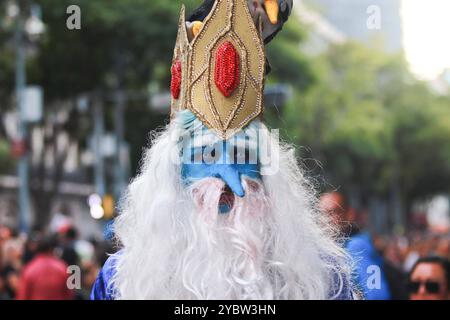 Mexico City Annual Zombie Walk 2024 verkleidete Menschen nehmen am jährlichen Zombie Walk 2024 MX Teil, vom Denkmal der Revolution bis zum Hauptplatz Zocalo in Mexico City. Am 19. Oktober 2024 in Mexiko-Stadt. Mexico City CDMX Mexico Copyright: XCarlosxSantiagox Stockfoto