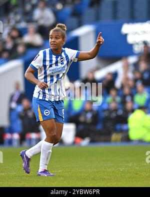 Brighton Großbritannien 19. Oktober 2024 - Nikita Parris aus Brighton während des Barclays Women's Super League Fußballspiels zwischen Brighton & Hove Albion und Manchester United im American Express Stadium , Brighton : Credit Simon Dack /TPI/ Alamy Stockfoto