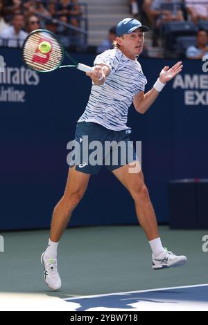 Tennisspieler Alex de Minaur aus Australien in Aktion bei den US Open 2024 Championships, Billie Jean King Tennis Center, Queens, New York, USA. Stockfoto