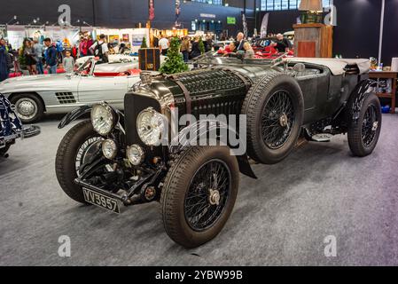 salzburg, österreich, 19 okt 2024, Classic expo, Ausstellung für Oldtimer und Motorräder, Oldtimer Show., bentley Cabrio *** salzburg, österreich, 19 Okt 2024, Classic expo, ausstellung für Oldtimer und Motorräder, Oldtimer Show , bentley Cabrio Copyright: XW. Simlingerx Stockfoto