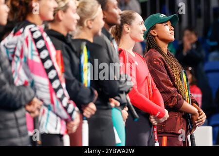 Tokio, Japan. Oktober 2024. Der japanische Profi-Tennisspieler Naomi OSAKA (R) nimmt an einer Sonderveranstaltung „Yonex Tennis Festival 2024“ im Rahmen des Toray Pan Pacific Open Tennis Turniers 2024 im Ariake Coliseum Teil. Das Turnier findet vom 21. Bis 27. Oktober statt. (Kreditbild: © Rodrigo Reyes Marin/ZUMA Press Wire) NUR REDAKTIONELLE VERWENDUNG! Nicht für kommerzielle ZWECKE! Quelle: ZUMA Press, Inc./Alamy Live News Stockfoto