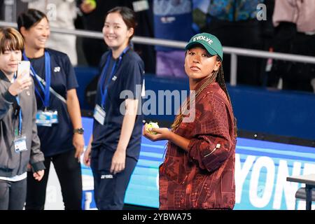 Tokio, Japan. Oktober 2024. Der japanische Profi-Tennisspieler Naomi OSAKA nimmt an einer Sonderveranstaltung „Yonex Tennis Festival 2024“ im Rahmen des Toray Pan Pacific Open Tennis Turniers 2024 im Ariake Coliseum Teil. Das Turnier findet vom 21. Bis 27. Oktober statt. (Kreditbild: © Rodrigo Reyes Marin/ZUMA Press Wire) NUR REDAKTIONELLE VERWENDUNG! Nicht für kommerzielle ZWECKE! Quelle: ZUMA Press, Inc./Alamy Live News Stockfoto