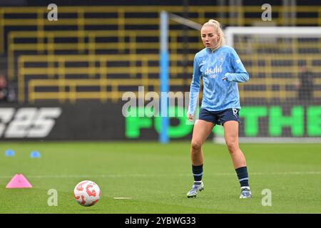 Alex Greenwood von Manchester City Women wärmt sich vor dem Barclays Women's Super League Match Manchester City Women vs Aston Villa Women im Joie Stadium, Manchester, Großbritannien, 20. Oktober 2024 (Foto: Cody Froggatt/News Images) in Manchester, Großbritannien am 20. Oktober 2024 auf. (Foto: Cody Froggatt/News Images/SIPA USA) Stockfoto