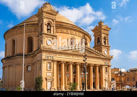 MOSTA, MALTA – 2. SEPTEMBER 2024: Die Basilika der Himmelfahrt unserer Lieben Frau, auch bekannt als die Rotunde von Mosta oder Mosta Dome, ist ein römisches C Stockfoto