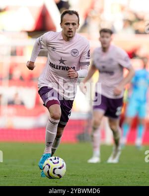 Manchester, England, 19. Oktober 2024. Mikkel Damsgaard aus Brentford während des Premier League-Spiels in Old Trafford, Manchester. Der Bildnachweis sollte lauten: Andrew Yates / Sportimage Stockfoto