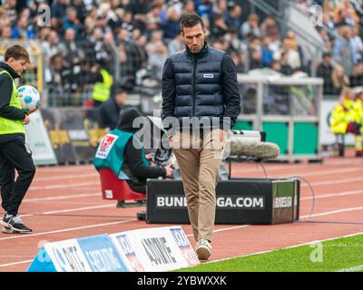 Christian Eichner, Cheftrainer (Karlsruher SC), GER, SSV Ulm 1846 vs. Karlsruher SC, Fussball, 2. Bundesliga, Spielzeit 2024/2025, 20.10.2024, DFB/DFL-Vorschriften verbieten jede Verwendung von Fotografien als Bildsequenzen und/oder Quasi-Video. Foto: EIBNER/Michael Schmidt Stockfoto