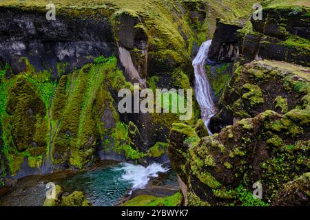 Island, Sudurland, Luftaufnahme des Fjadrargljufur Canyon im Süden Islands Stockfoto