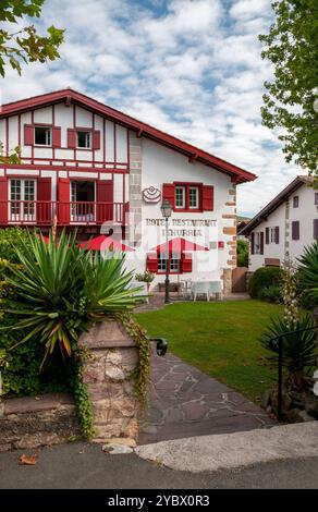 Ithurria Hotel und Restaurant, Dorf Ainhoa gelistet als eines der schönsten Dörfer Frankreichs, Baskenland, Pyrenäen-Atlantiques (64); Nouve Stockfoto