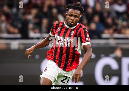 Mailand, Italie. Oktober 2024. Samuel CHUKWUEZE vom AC Mailand während des italienischen Meisterschaftsspiels Serie A zwischen AC Mailand und Udinese Calcio am 19. Oktober 2024 im San Siro Stadion in Mailand, Italien - Foto Matthieu Mirville (F Bertani)/DPPI Credit: DPPI Media/Alamy Live News Stockfoto