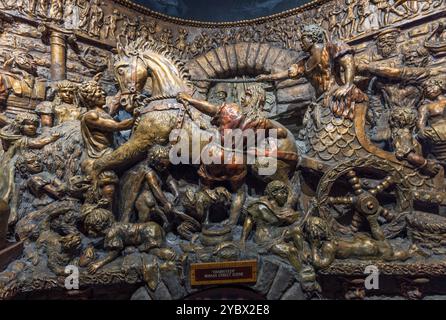 Das Wandgemälde von Frank Abraham zeigt das Leben vor und während der römischen Besatzung. Cardiff Castle, Wales, Großbritannien Stockfoto