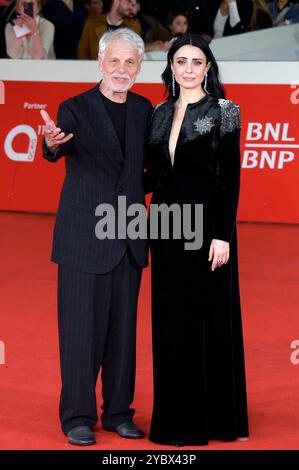 Michele Placido mit Ehefrau Federica Vincenti bei der Premiere des Kinofilms 'Eterno visionario' auf dem 19. Internationales Filmfestival von Rom / Festa del Cinema di Roma 2024 im Auditorium Parco della Musica. Rom, 19.10.2024 Stockfoto