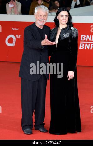 Michele Placido mit Ehefrau Federica Vincenti bei der Premiere des Kinofilms 'Eterno visionario' auf dem 19. Internationales Filmfestival von Rom / Festa del Cinema di Roma 2024 im Auditorium Parco della Musica. Rom, 19.10.2024 Stockfoto