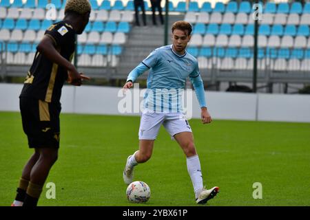 Rom, Italien. Oktober 2024. Cristobal Munoz von SS Lazio U20 während des Spiels Lazio U20 gegen Hellas Verona U20 8. Tag der italienischen Fußballmeisterschaft Primavera 1 im Mirko Fersini Stadium am 20. Oktober 2024 in Formello - Rom, Italien Credit: Roberto Bettacchi Photography/Alamy Live News Stockfoto