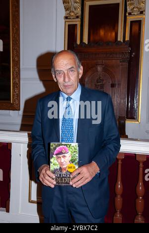 BILDER ABLEGEN. Oktober 2024. General Sir Mike Jackson ist gestorben. Windsor, Berkshire, Großbritannien. September 2007. General Sir Mike Jackson in der Guildhall in Windsor, Berkshire, hielt einen Vortrag über sein Leben in der Armee und seine Autobiografie Soldier. Kredit: Maureen McLean/Alamy Stockfoto