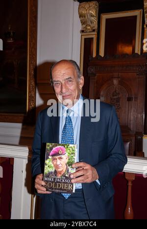 BILDER ABLEGEN. Oktober 2024. General Sir Mike Jackson ist gestorben. Windsor, Berkshire, Großbritannien. September 2007. General Sir Mike Jackson in der Guildhall in Windsor, Berkshire, hielt einen Vortrag über sein Leben in der Armee und seine Autobiografie Soldier. Kredit: Maureen McLean/Alamy Stockfoto