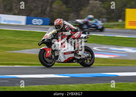 Takaaki Nakagami aus Japan, der das Team LCR Honda repräsentiert, ist in Aktion beim MotoGP™ Sprint Race zu sehen – dem Highlight-Event des zweiten Tages des Qatar Airways Australian Motorcycle Grand Prix 2024 auf Phillip Island, Australien. Der Qatar Airways Australian Motorrad Grand Prix 2024 bietet die besten und aufstrebenden Fahrer der Welt. Die Action am zweiten Tag beeindruckte die Zuschauer mit den Weltstars des Motorsports, die in Qualifikationsrunden in MotoGP, Moto2 und Moto3 beeindruckende Leistungen zeigten. (Foto: Alexander Bogatyrev/SOPA Images/SIPA USA) Stockfoto