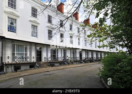 Viktorianische neoklassizistische Architektur im Landsdowne Crescent, Leamington Spa Town, Warwickshire County, England, Großbritannien Stockfoto