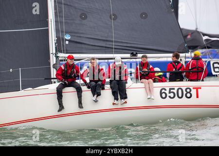 Yachten der IRC Class 6 in der Cowes Week 2022 Stockfoto