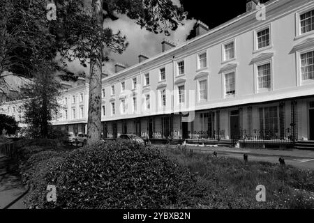 Viktorianische neoklassizistische Architektur im Landsdowne Crescent, Leamington Spa Town, Warwickshire County, England, Großbritannien Stockfoto