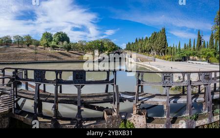 Panorama der Fonseranes Treppenschleusen in Beziers, Frankreich. Entworfen vom Ingenieur Pierre-Paul Riquet. Stockfoto