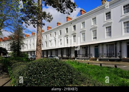 Viktorianische neoklassizistische Architektur im Landsdowne Crescent, Leamington Spa Town, Warwickshire County, England, Großbritannien Stockfoto