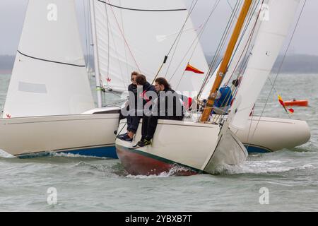 Yachten der IRC Class 6 in der Cowes Week 2022 Stockfoto