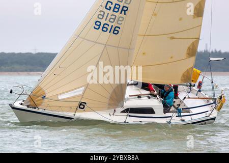 Yachten der IRC Class 6 in der Cowes Week 2022 Stockfoto