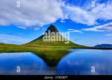 Island, Vesturland, Halbinsel Snaefellsnes, Grundarfjordur, Mount Kirkjufell Stockfoto