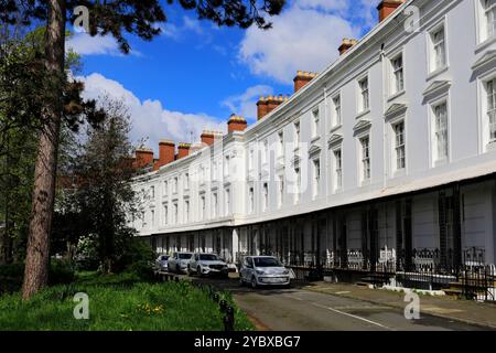 Viktorianische neoklassizistische Architektur im Landsdowne Crescent, Leamington Spa Town, Warwickshire County, England, Großbritannien Stockfoto