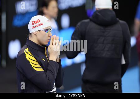 Shanghai, China. Oktober 2024. Qin Haiyang aus China reagiert vor dem 200-m-Brustfinale der Männer bei der World Aquatics Swimming World Cup 2024 in Shanghai, China, 20. Oktober 2024. Quelle: Wang Xiang/Xinhua/Alamy Live News Stockfoto