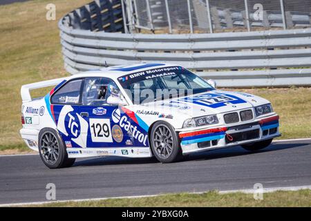 Tommy Grout in seinem BMW E46 M3 während des Uncle Luke's Snetterton-Saloons-Rennens 2024 in Snetterton, Norfolk, Großbritannien Stockfoto