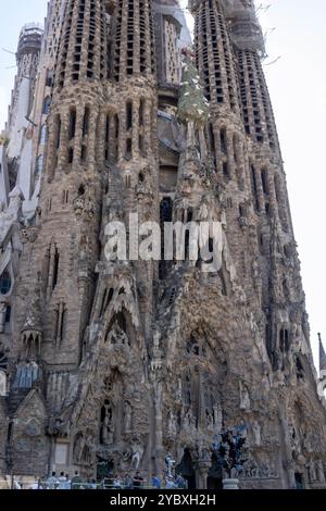 Barcelona, Spanien - 20. Juli 2022: Ein Fragment der Außendekoration von La Sagrada Familia Stockfoto