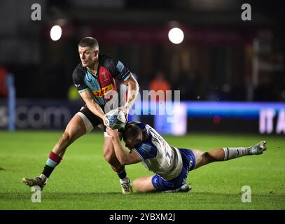 Cameron Redpath von Bath Rugby kämpft gegen Luke Norhmore von Harlequins während des Gallagher Premiership-Spiels zwischen Harlequins und Bath Rugby, The Stoop, Twickenham, London UK am Samstag, den 19. September 2024. Foto von Gary Mitchell Stockfoto