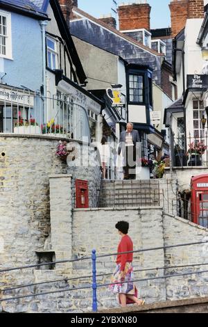 Eine Treppe führt zur Broad Street, Lyme Regis, Dorset, England Stockfoto