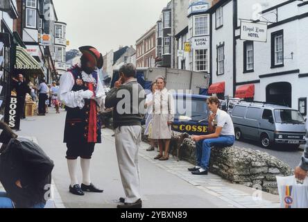 Stadtschrei, Broad Street, Lyme Regis, Dorset, England. Um 1987 Stockfoto