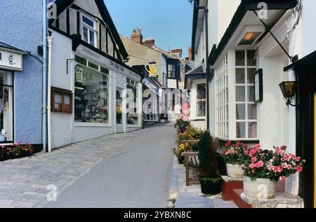 Broad Street, Lyme Regis, Dorset, England. Um 1987 Stockfoto