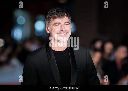 Rom, Italien. Oktober 2024. Beppe Convertini besucht den roten Teppich für „Fino alla Fine“ während des 19. Rom Film Festivals im Auditorium Parco Della Musica in Rom. Quelle: SOPA Images Limited/Alamy Live News Stockfoto