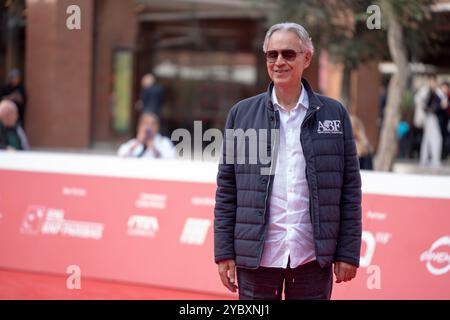 Rom, Italien. Oktober 2024. Andrea Bocelli nimmt am 20. Oktober 2024 am Fotogespräch Andrea Bocelli 30 - The Celebration im Auditorium Parco Della Musica in Rom Teil. (Foto: Luca Carlino/NurPhoto) Credit: NurPhoto SRL/Alamy Live News Stockfoto