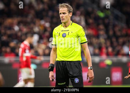 Mailand, Frankreich, Italien. Oktober 2024. Schiedsrichter Daniele CHIFFI beim Spiel der Serie A zwischen dem AC Milan und Udinese Calcio im San Siro Stadion am 19. Oktober 2024 in Mailand. (Kreditbild: © Matthieu Mirville/ZUMA Press Wire) NUR REDAKTIONELLE VERWENDUNG! Nicht für kommerzielle ZWECKE! Stockfoto