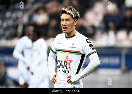 Leuven, Belgien. Oktober 2024. Takahiro Akimoto von OHL wurde während eines Fußballspiels zwischen Oud-Heverlee Leuven und Royal Antwerpen am Sonntag, den 20. Oktober 2024 in Leuven, am 11. Tag der Saison 2024-2025 der ersten Liga der „Jupiler Pro League“ der belgischen Meisterschaft, dargestellt. BELGA PHOTO MAARTEN STRAETEMANS Credit: Belga News Agency/Alamy Live News Stockfoto