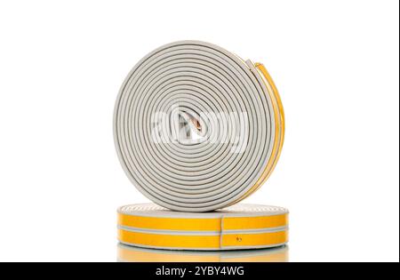 Tür- und Fensterdichtungen Nahaufnahme, Nahaufnahme, isoliert auf weißem Hintergrund. Stockfoto