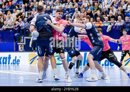Lemgo, Deutschland. Oktober 2024. V.l. Jan Brosch (TBV Lemgo Lippe, #05), ante Ivankovic (TVB Stuttgart, #14), Hendrik Wagner (TBV Lemgo Lippe, #28) GER, TBV Lemgo Lippe vs. TVB Stuttgart, Handball, 1. Bundesliga, 7. Spieltag, Spielzeit 2024/2025, 20.10.2024 Foto: Eibner-Pressefoto/Jan Rollinger Credit: dpa/Alamy Live News Stockfoto