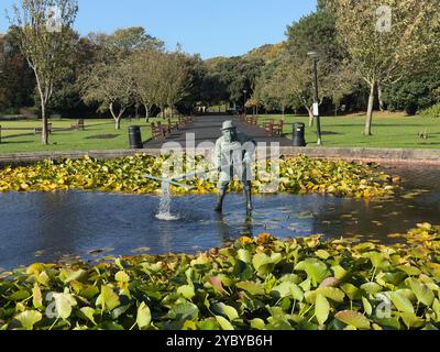 Shrimper Statue, Skulptur von Colin Spofforth, Lowther Gardens, Lytham St. Annes, Fylde in Lancashire, England, UK Stockfoto