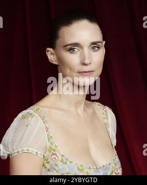 Los Angeles, USA. Oktober 2024. Rooney Mara trifft am Samstag, den 19. Oktober 2024, auf der 4. Jährlichen Academy Museum Gala im Academy Museum of Motion Pictures in Los Angeles ein. (Foto: Sthanlee B. Mirador/SIPA USA) Credit: SIPA USA/Alamy Live News Stockfoto