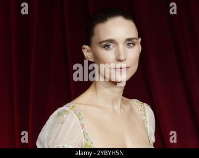 Los Angeles, USA. Oktober 2024. Rooney Mara trifft am Samstag, den 19. Oktober 2024, auf der 4. Jährlichen Academy Museum Gala im Academy Museum of Motion Pictures in Los Angeles ein. (Foto: Sthanlee B. Mirador/SIPA USA) Credit: SIPA USA/Alamy Live News Stockfoto