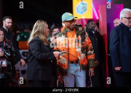 London, Großbritannien. Oktober 2024. Im Bild: Pharrell Williams nimmt an der Abschlussgala für Stück beim 68. BFI London Film Festival in der Royal Festival Hall in Southbank Teil. Quelle: Justin Ng/Alamy Live News Stockfoto